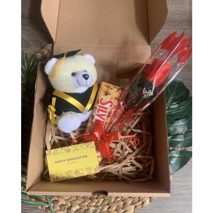 

Premium Product!!! Hampers Wisuda Silverqueen - Paling Dicari