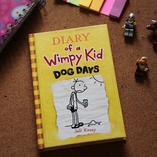 Diary of a Wimpy Kid #4: Dog Days (Bekas + Kondisi Bagus)