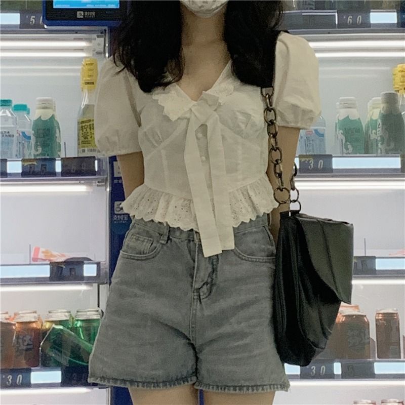 Red Wanita 2022 Versi Korea Manis Renda Lengan Puff V-Leher Kemeja Wanita Desain Niche Perban Atasan Pendek Musim Panas