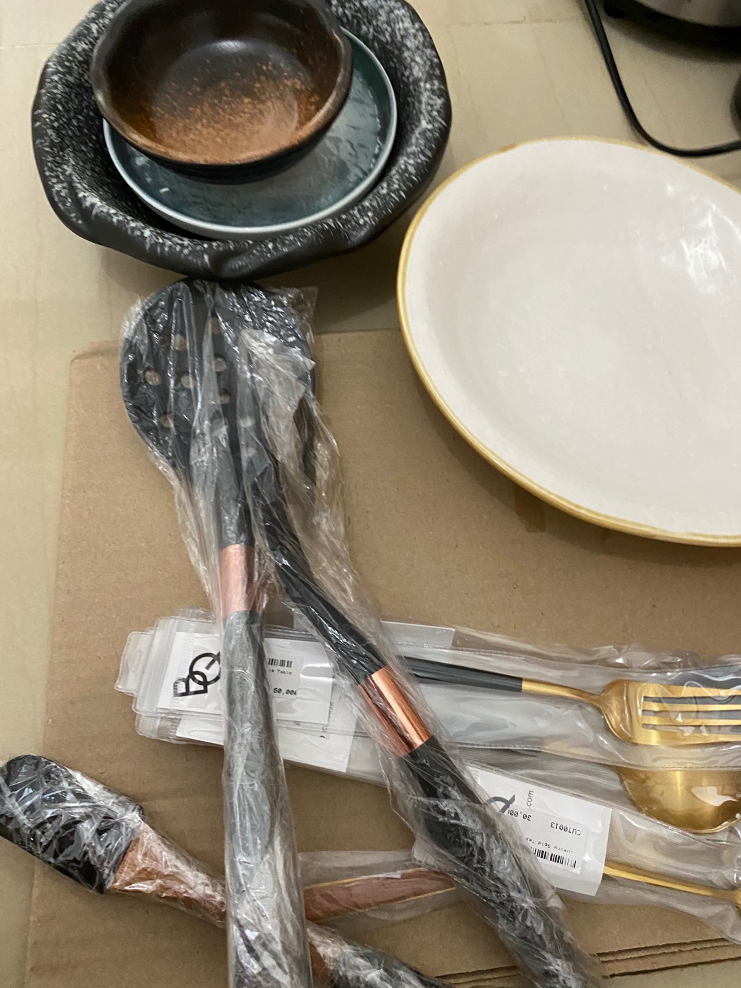 Brewsuniq - Dark Brown Rice Bowl 5 Flower Shape / Mangkuk Makan Keramik Jepang