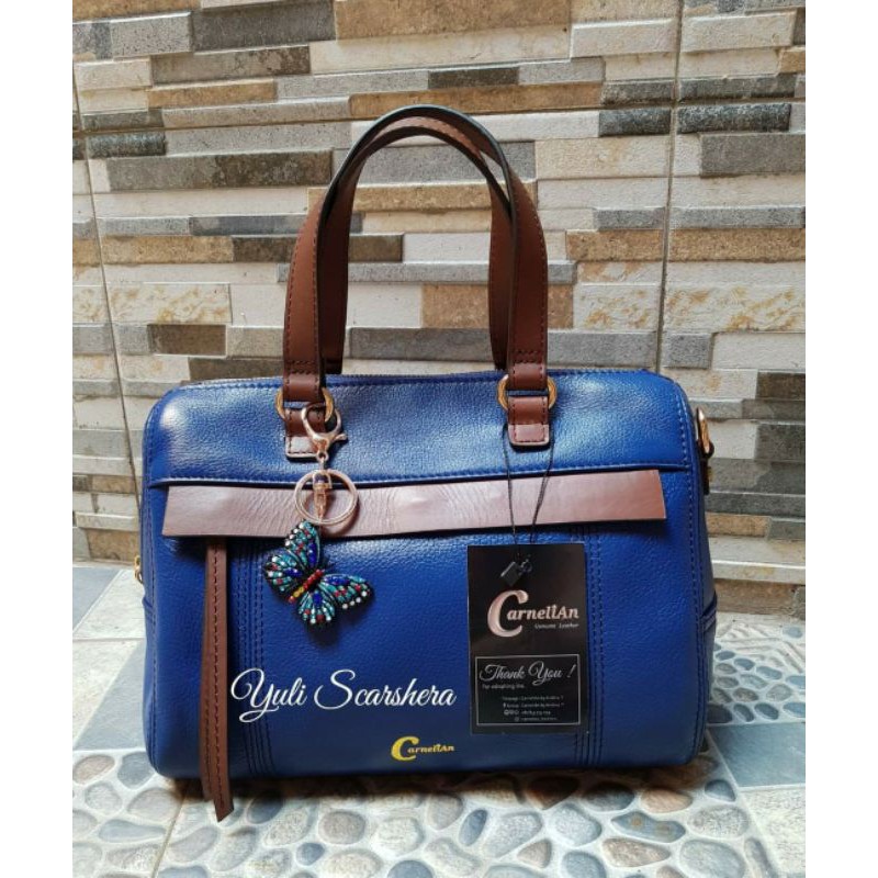 Tas kulit asli warna biru navy merk Carnelian.