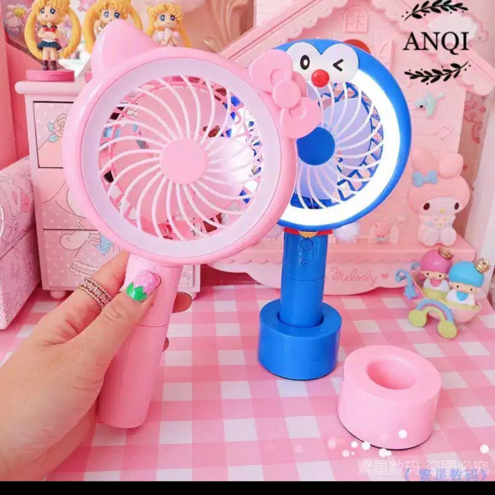 

Kipas Mini Fan Charger Lampu Karakter MURAH