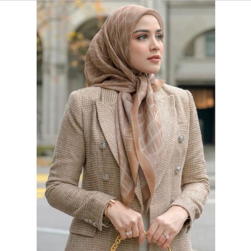 Buttonscarves louvre extended iced coffee voal reg