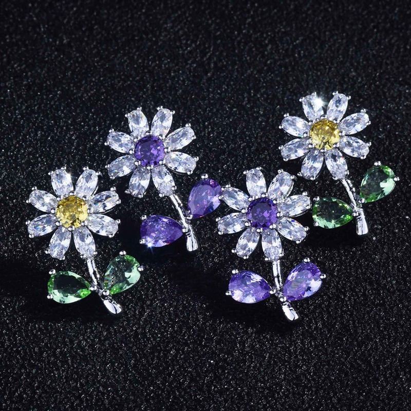 Exquisite Small Daisy Earring Sunflower Stud Earrings For Women Wedding Engagement Jewelry White Crystal Fashion Accessories