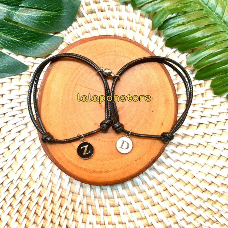 Gelang couple magnet inisial epoxy hitam putih / gelang huruf / gelang inisial
