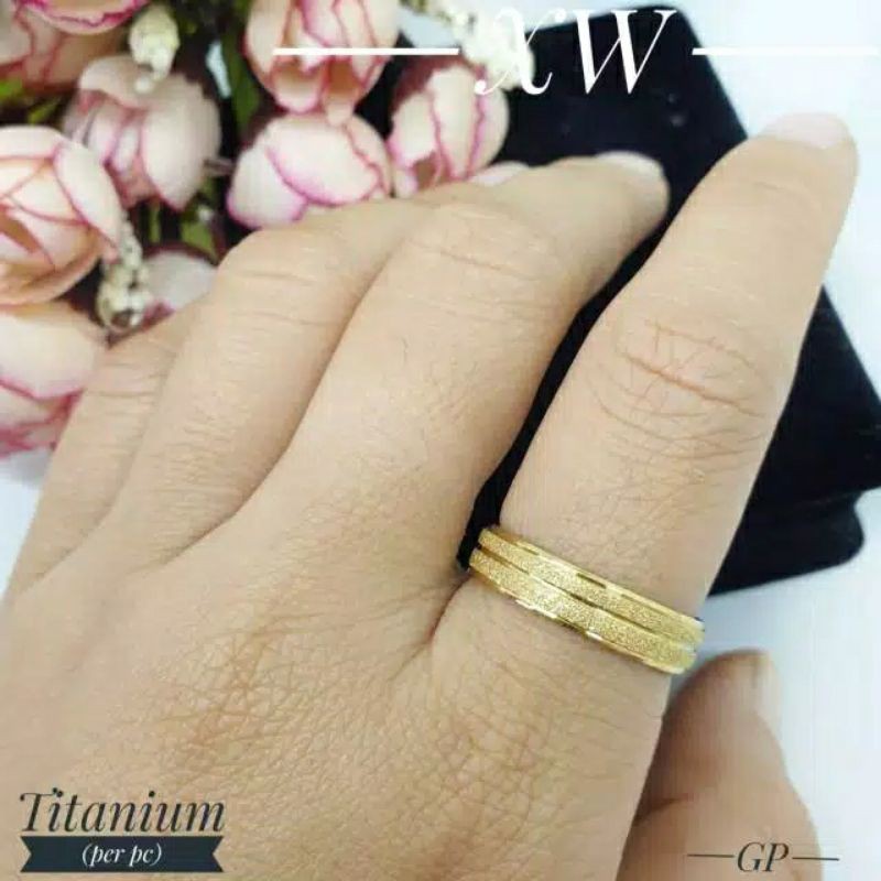 Fourfashion Cincin Titanium Pasir Polos Garis 2 Gold Kekinian