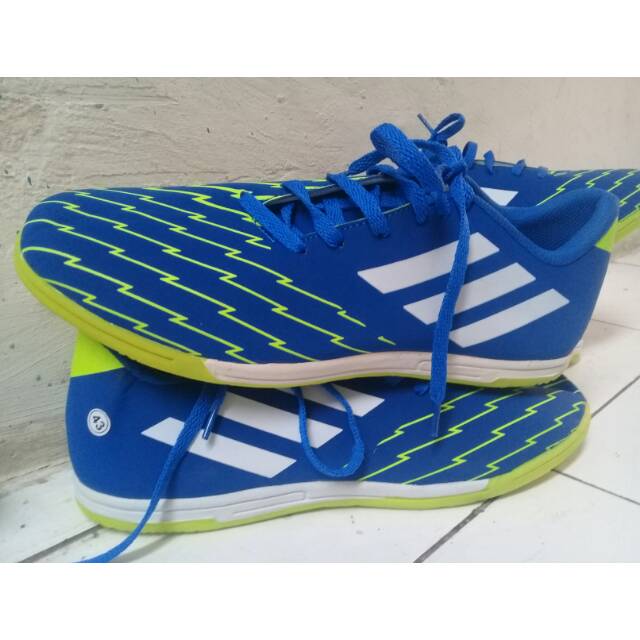Sepatu putsal
