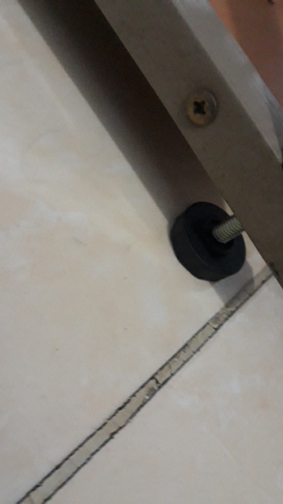 Kaki Meja Adjuster 33 Mm Sedang Baut Pendek - Kaki Stabil Kursi