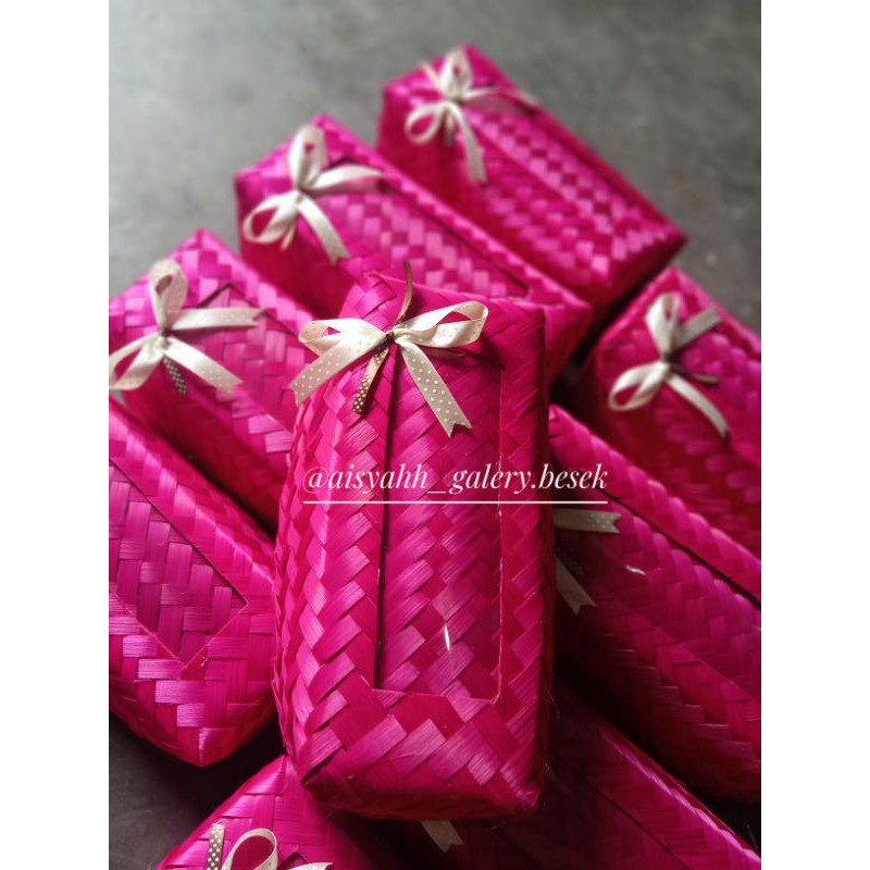 

Besek 24 x 10 cm Warna Mika Pita