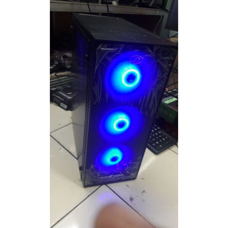 CORE i7 VGA 4GB RAM 8GB