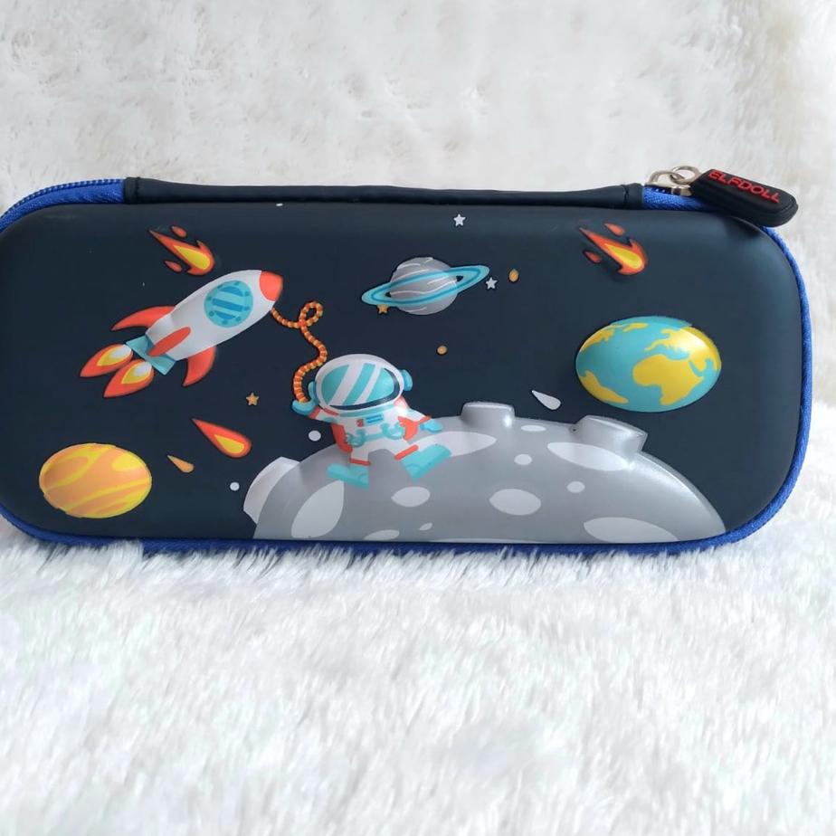 

[KODE PRODUK G8GS84736] Kotak pensil tempat pensil hardtop cowo DINO ASTRONOT 3D 6D kado ultah anak keren Size 22x5X10 CM