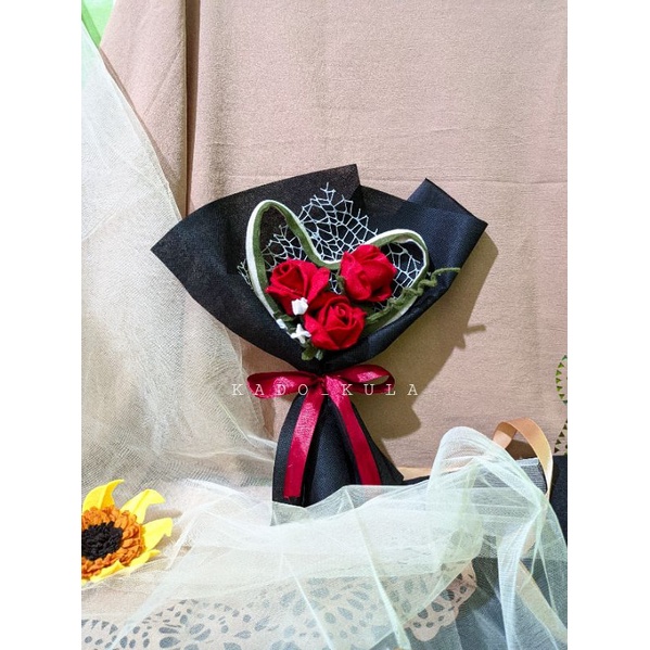 

Buket Red Rose In Love/Buket Spesial Valentine/Hadiah Valentine/kadoValentineromantis/hadiah romantis