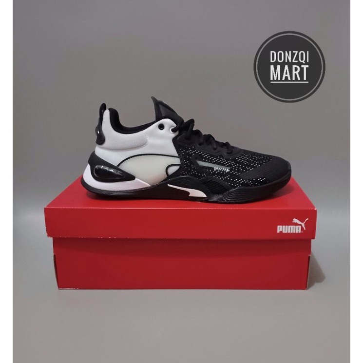 mens white training shoe