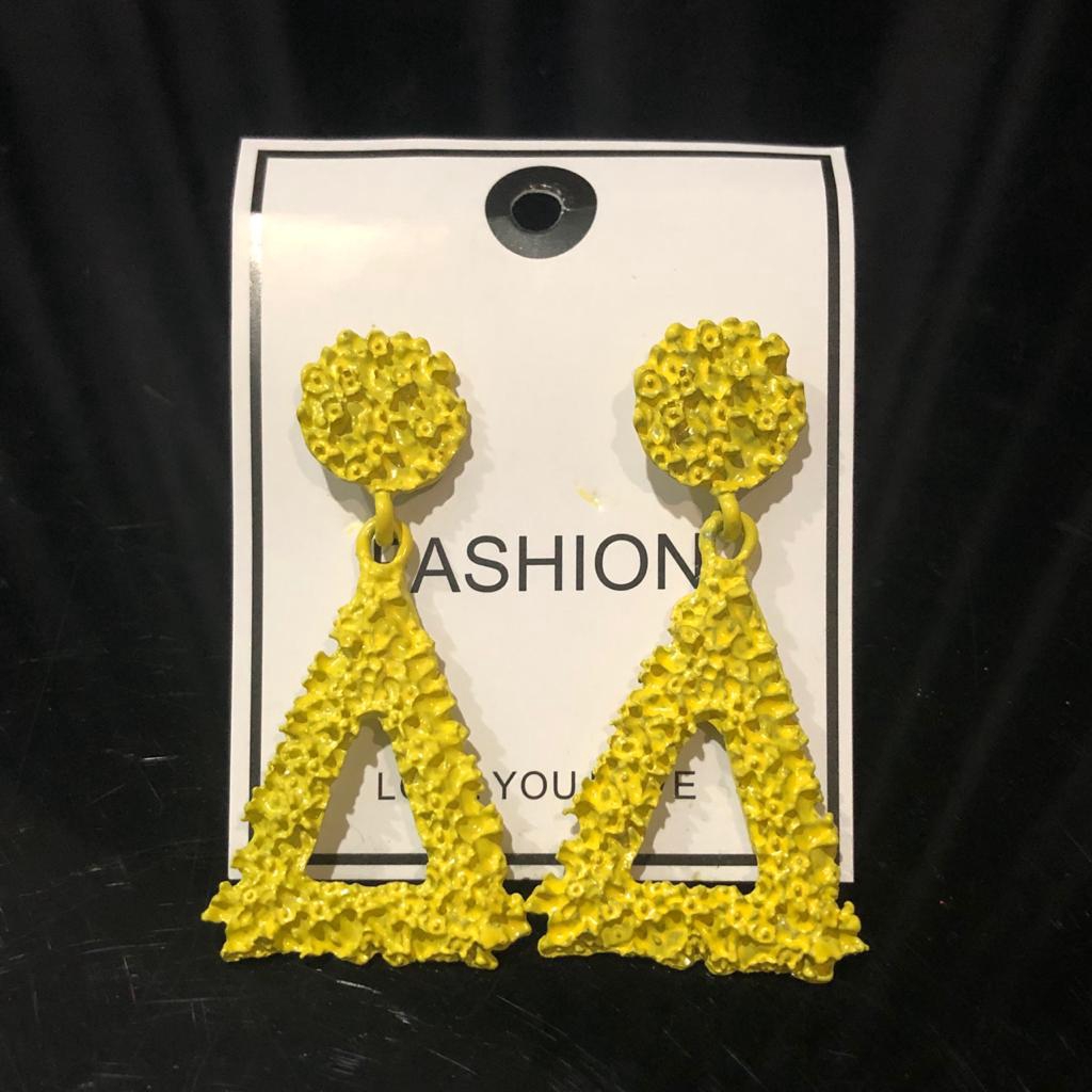 OSM - F629 Anting Ala Korea Segitiga / Anting Paduan Segitiga Anting / Aksesoris Fashion-Kuning