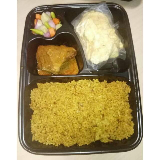 

Nasi kebuli ayam