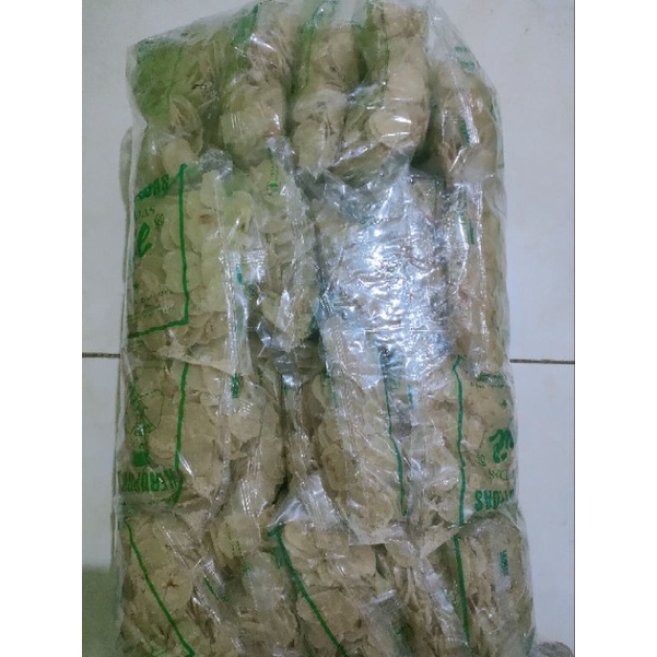 

kerupuk Singkong ceriping Unyil pedas 1 ball/ 20 bungkus Rp. 105.000