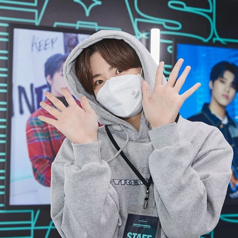 Hoodie Treasure Jikjin Cafe Pop-up