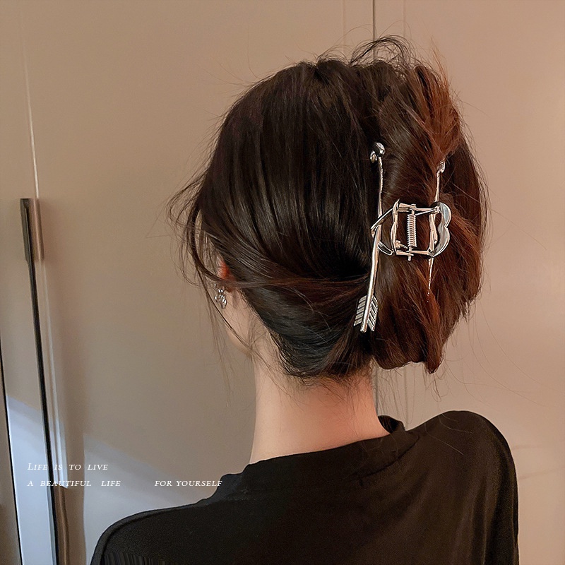 LOVE ARROW HEART METAL HAIRCLIP GLOSSY SHINY GOLD SILVER JEPIT JUMBO EMAS JEPITAN RAMBUT KOREA BESAR KUAT KETAT JEDAI WANITA ANAK CEPOL HAIR CLAW CLIP CAKAR PANAH SHARK ELEGAN