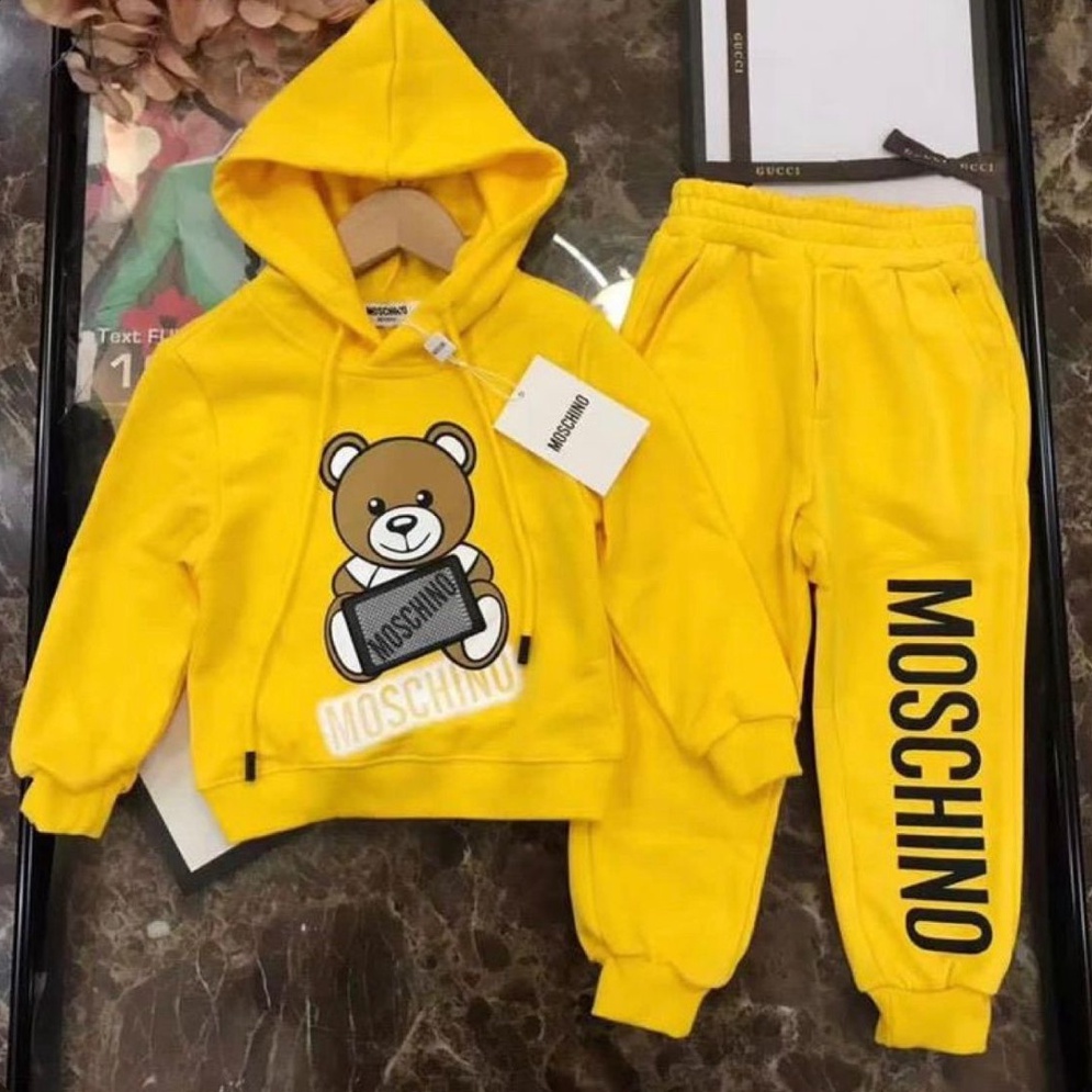 SETELAN HODIE BERUANG MOSCEHINO ANAK LAKI LAKI DAN PEREMPUAN 1-5 TAHUN / HOODIE ANAK LAKI LAKI TERBARU / SETELAN HOODIE ANAK LAKI LAKI DAN PEREMPUAN TERLARIS / BAJU ANAK LAKI LAKI DAN PEREMPUAN