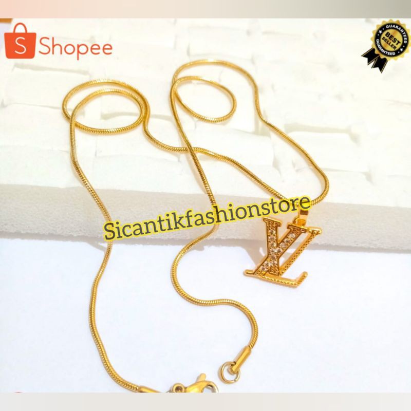 Kalung Titanium gold anti Karat liontin Wanita motif LV Permata fashion Wanita kalung Titanium gold