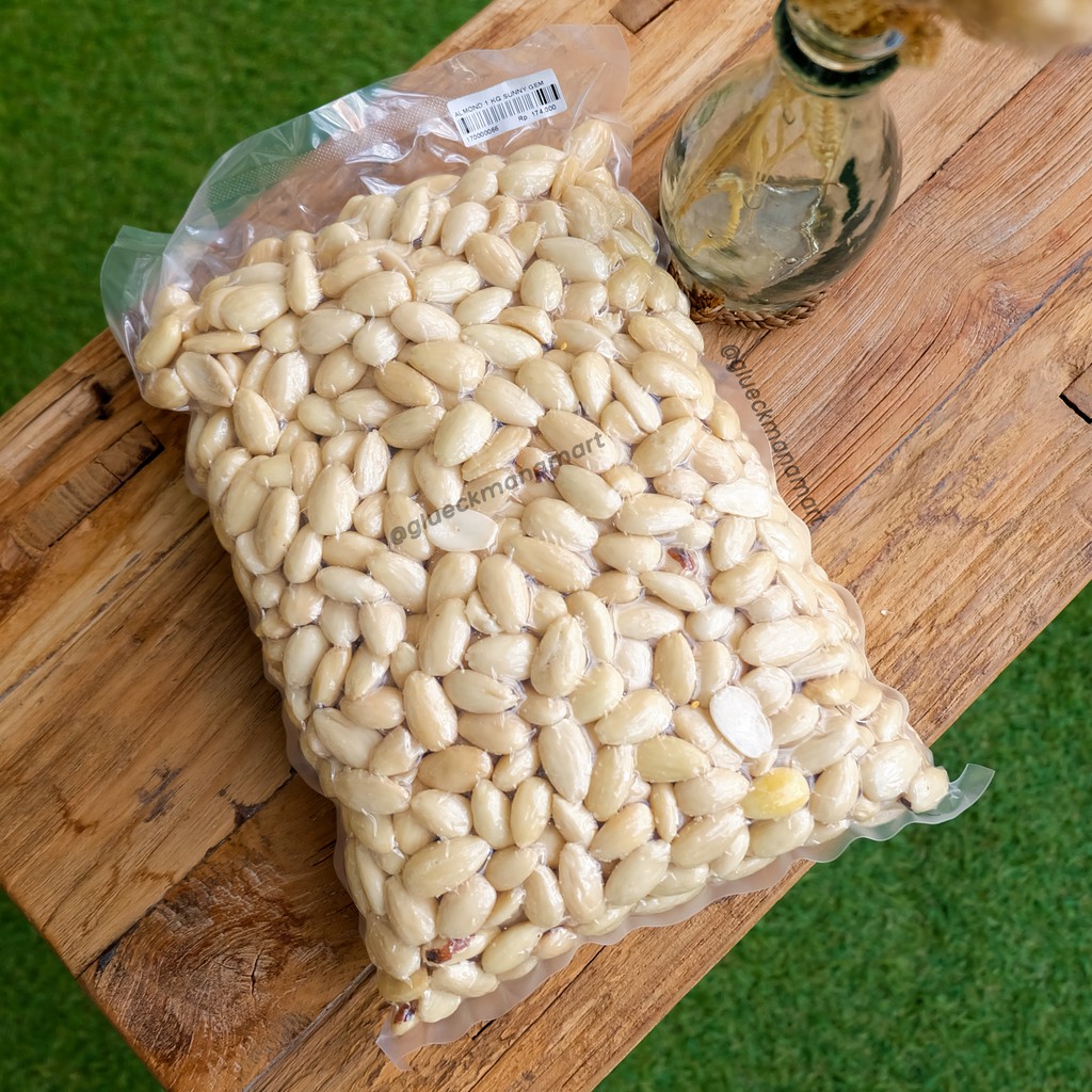 

KACANG ALMOND BLANCHED WHOLE / Kacang Almond Utuh Kupas 1kg