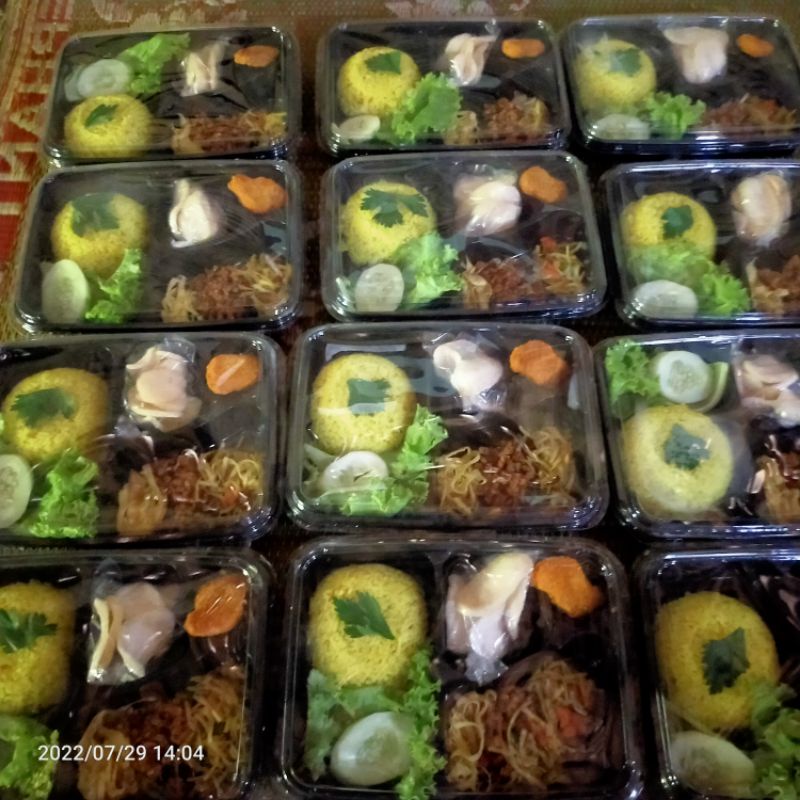 

terima pesanan nasi box,nasi bento ultah