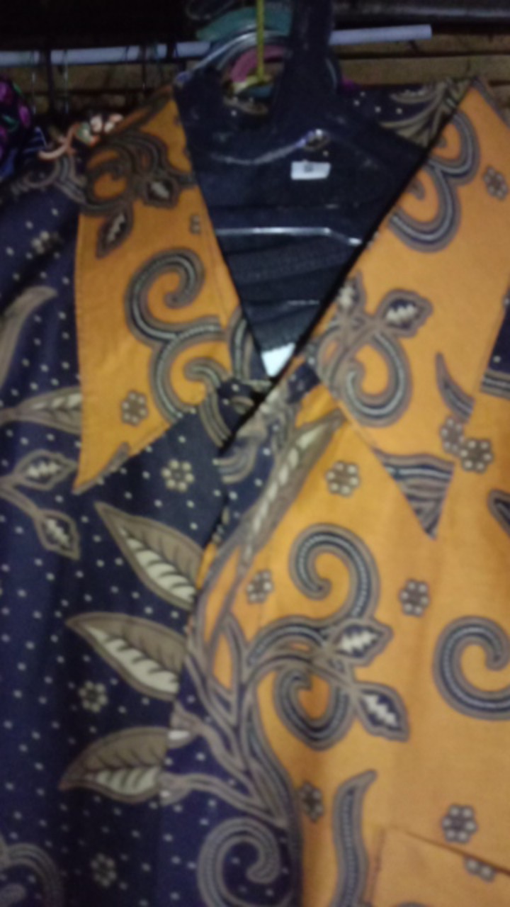 Aswomulyo Kuning Kunyit Kemeja Batik Pria Lengan Panjang Full Furing Katun Halus Batu Raden