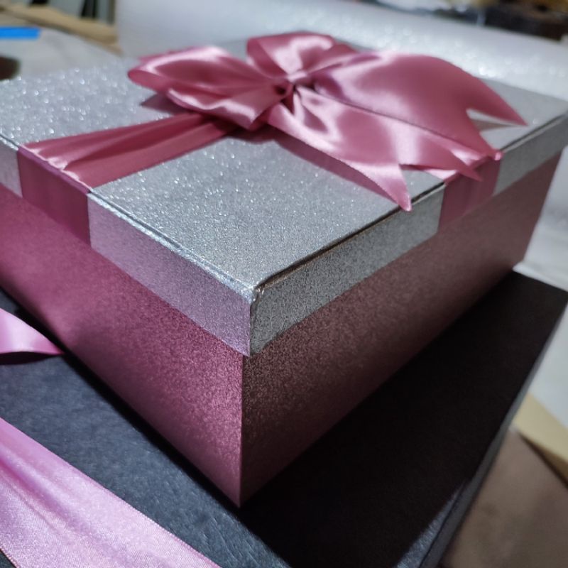 Kotak Hadiah Box Glitter Pink tutup Glitter Abu Muda