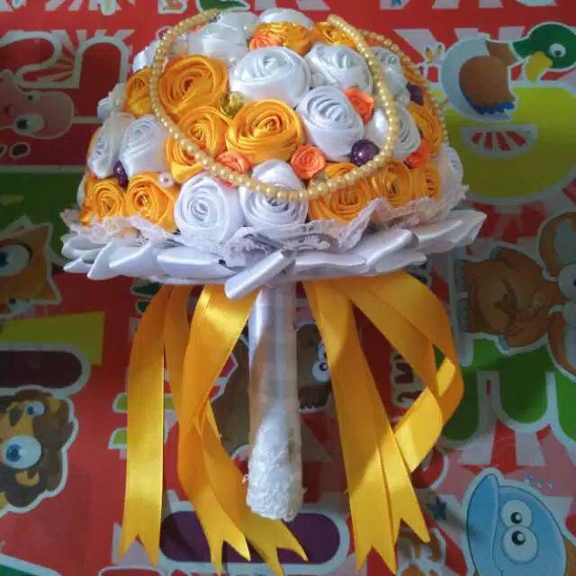 Promo buket bunga pernikahan pengantin putih kuning kunyit