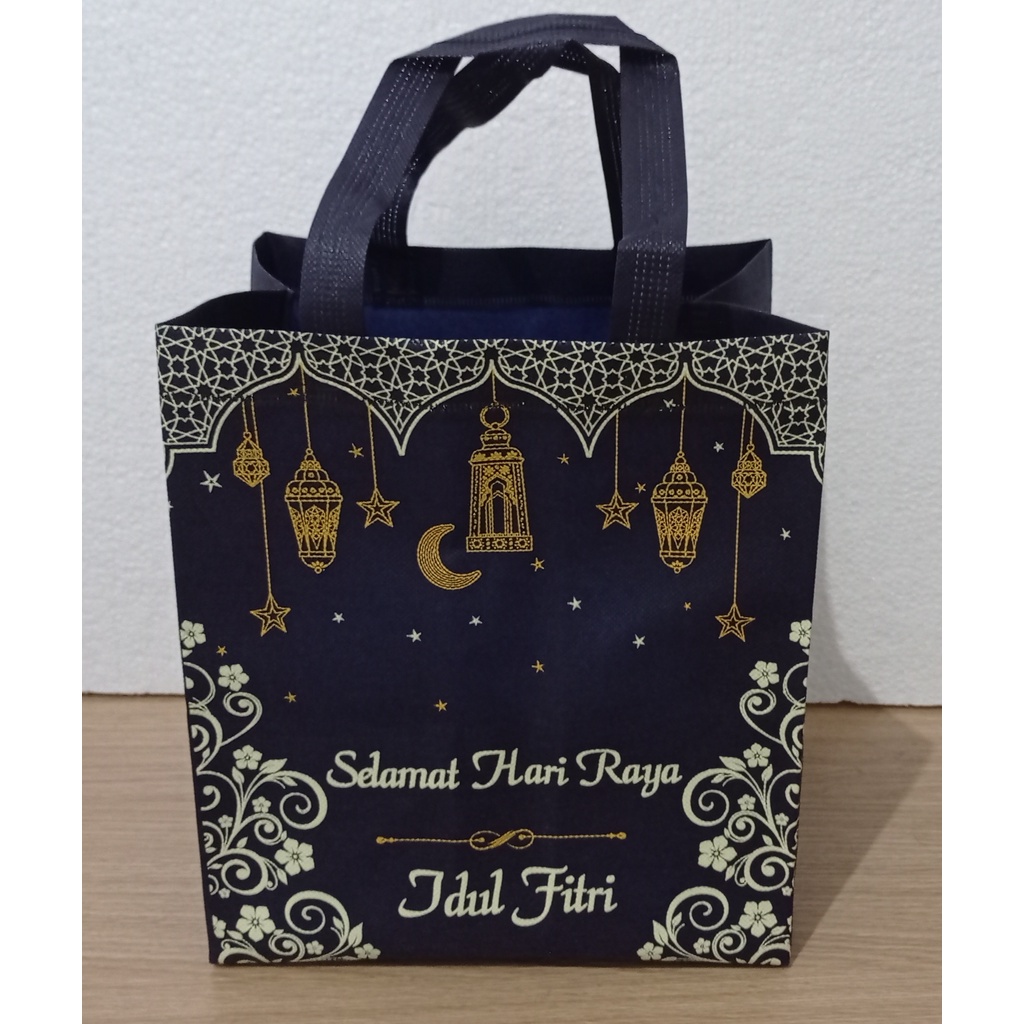 

Tas Goodie Bag Spundbond Parsel Bingkisan Idul Fitri Lebaran Sablon 27x24x20 Lampion Navy