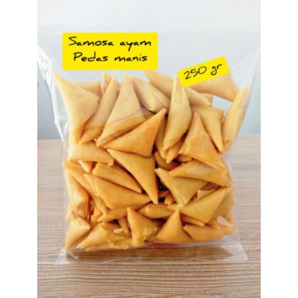 

.250 gr samosa ayam manis pedas samosa sarikaya ( ds bgr )