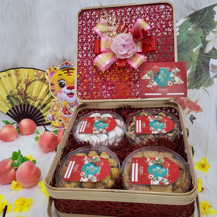 

Paket box dekorasi sakura hampers imlek cny parcel hadiah kue kering 4 - Box n isi...