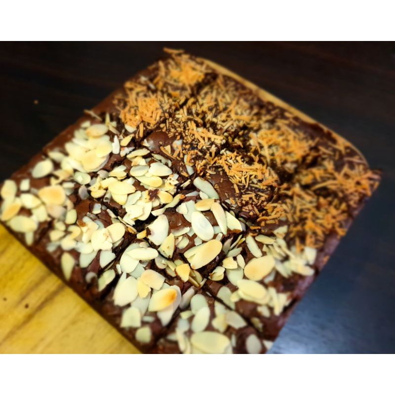 

Royal Dhavin Brownies Panggang 20x20 - Almond Cheese