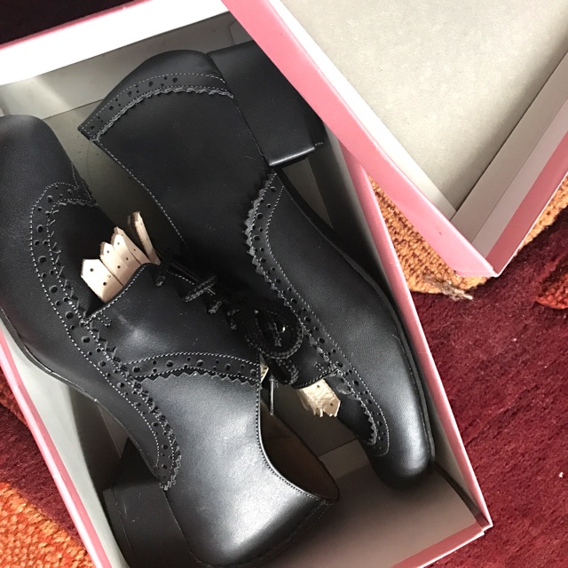 Sepatu Vintage Kulit