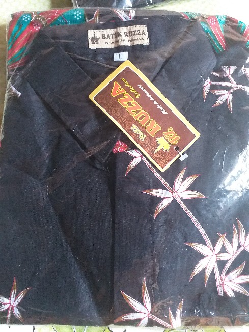 Ruzza Batik Couple Motif Kipas Seragam Keluarga Modern Hitam Merah