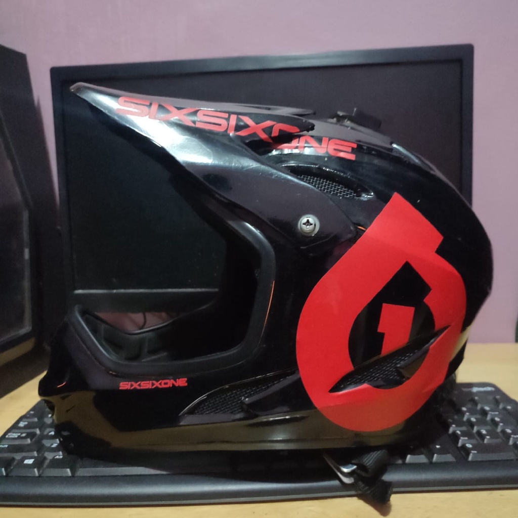 Helm sepeda 661 comp camo cutting black red