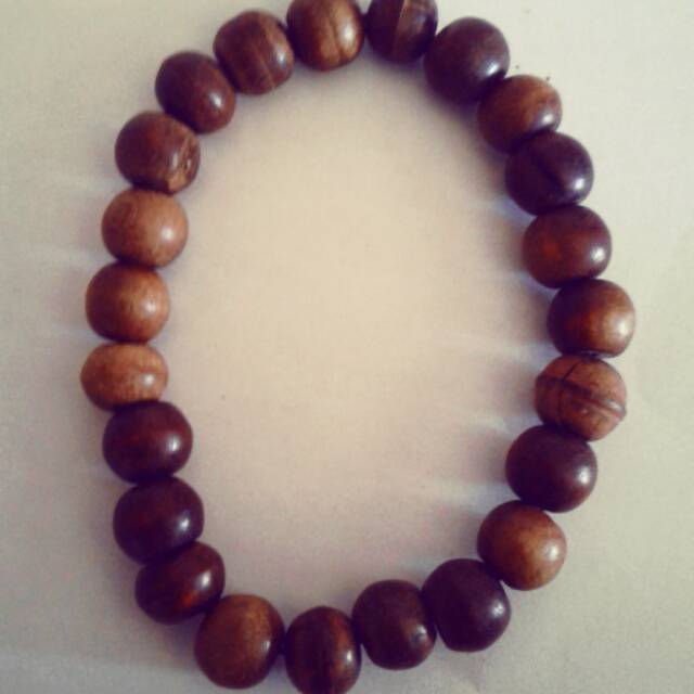Gelang kayu stigi