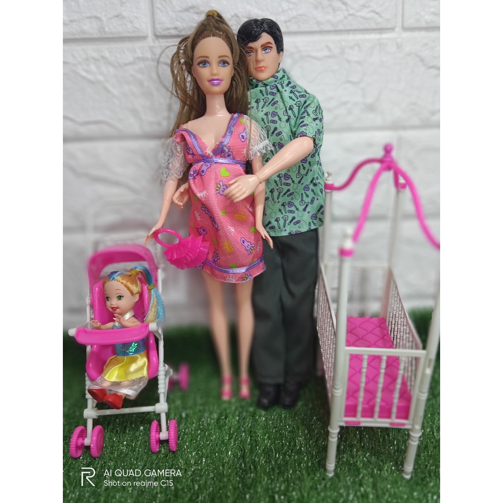 Barbie hamil plus keluarga dan 1 set peralatan barbie