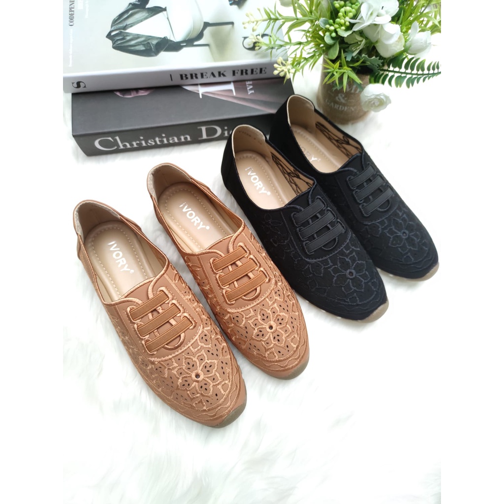 IVORY Sepatu Flat Wanita Bordir Fashion IV1020-3