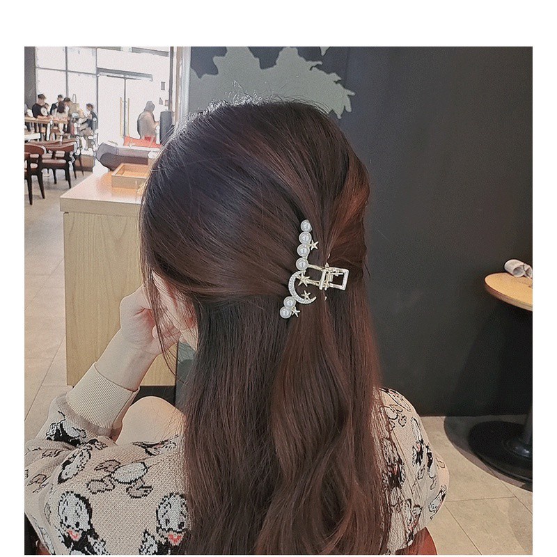 Jepit Rambut Bentuk Hiu Aksen Mutiara Dan Berlian Imitasi Bahan Alloy Gaya Korea Untuk Wanita