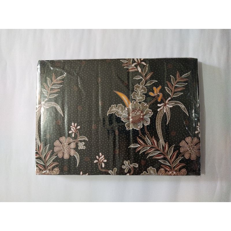 

Buku Tamu Pernikahan Motif Batik