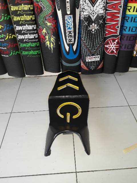 Modigikasi jok motor vixion new lubang,