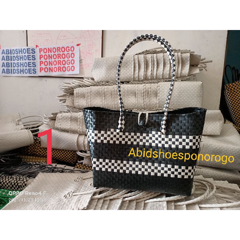 Tas anyaman plastik monochrome cantik mewah