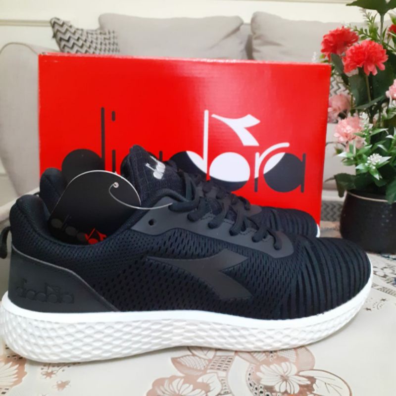 Sepatu DIADORA Pria Ori Hitam Putih