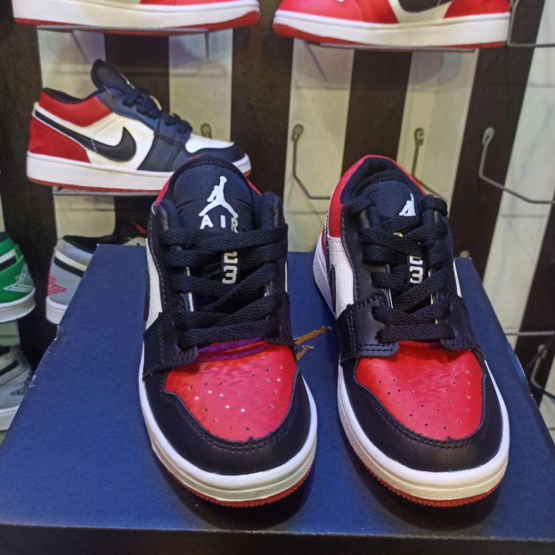 sepatu anak nike jordan pendek merah hitam