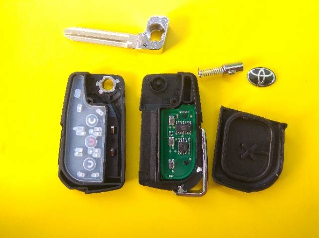 KUNCI REMOT TOYOTA INNOVA ALTIS CAMRY 3 TOMBOL MODEL LIPAT KODE TRANSMITTER REMOTE B42TA FLIP KEY