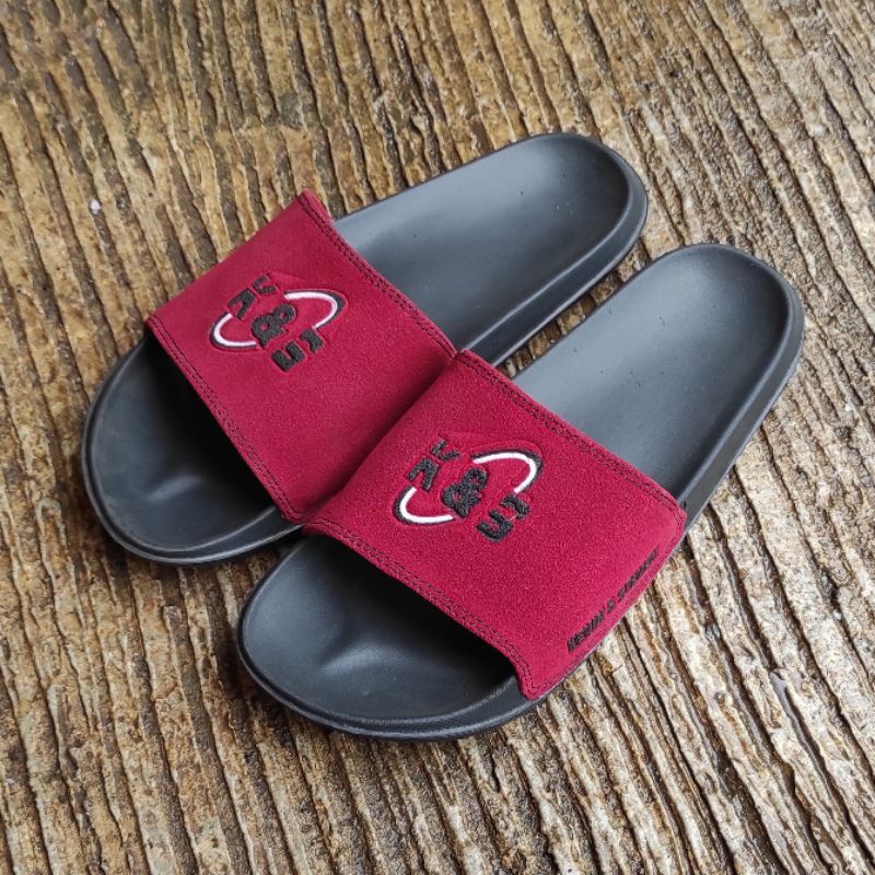 Sandal Slide Slip on Anti Licin Ringan Lentur Dan Kuat