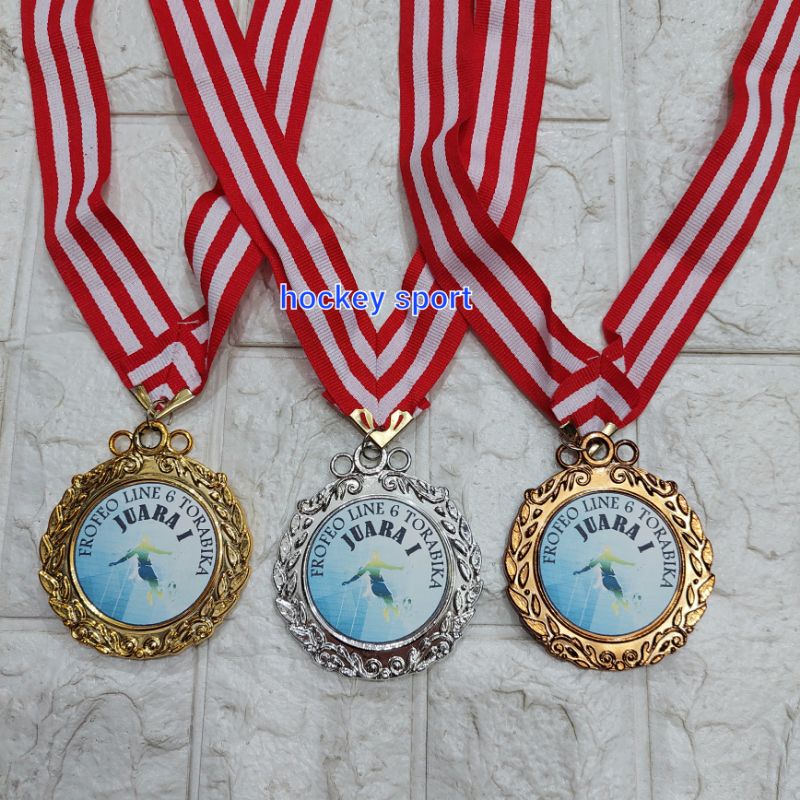 Mendali Plastik GOLD SILVER PERUNGGU FREE TULISAN