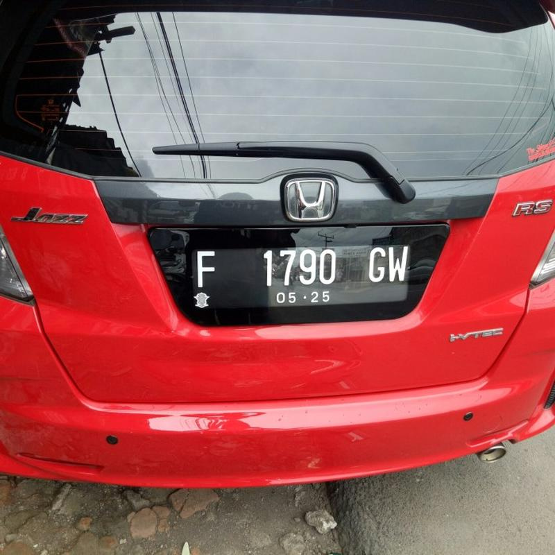 dudukan plat nomor mobil mika