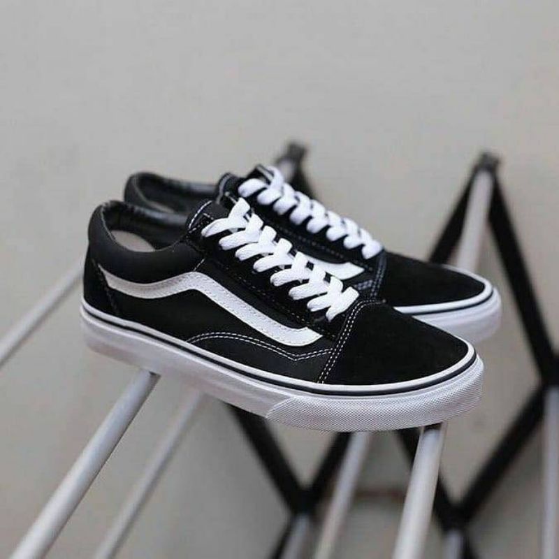 Sepatu Kets Vans Oldskool, Grade Original. Ukuran 36-43. Vans Putih, Vans Hitam Putih Pria/Wanita